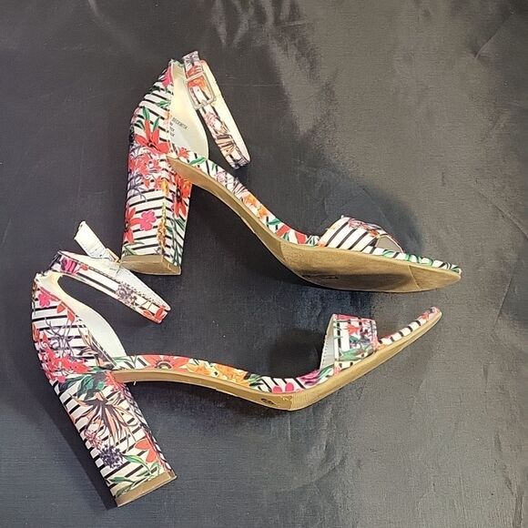 WORTHINGTON MULTI-COLOR BECKWITH FLORAL  ADJUSTABLE BUCKLE ANKLE STRAP SANDAL - Picture 9 of 14